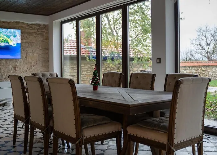 вяра, надежда, любов Къща за гости *